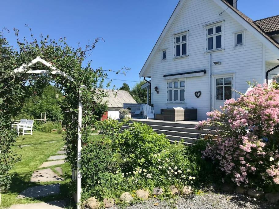 Lenes Hus